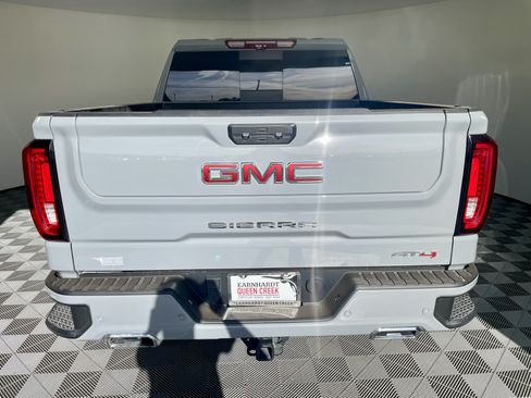 Used 2024 GMC Sierra 1500 AT4 w/ Technology Package AWD/4WD image 4