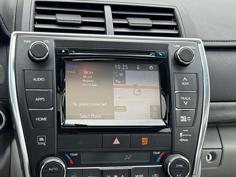 Used 2015 Toyota Camry XLE FWD image 16