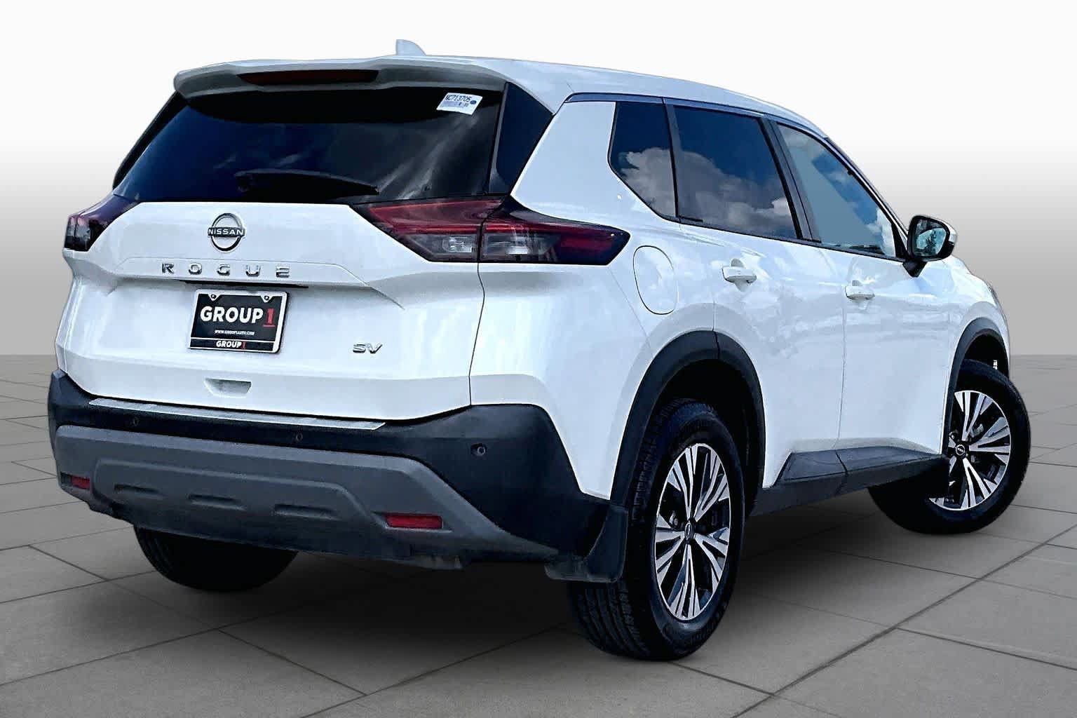 Used 2022 Nissan Rogue SV FWD image 13