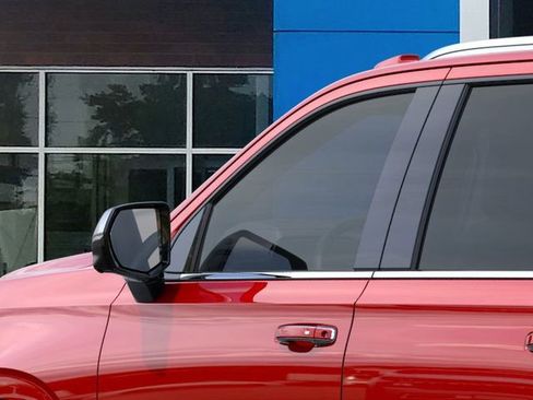 New 2025 Chevrolet Suburban Premier image 12