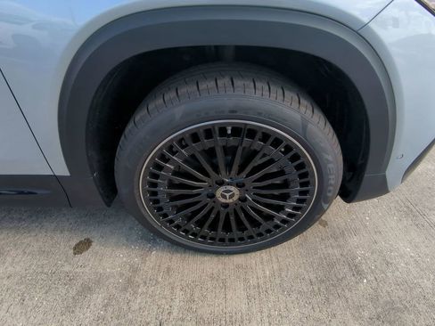 Used 2024 Mercedes-Benz EQB 300 4MATIC image 23