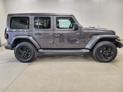 Used 2021 Jeep Wrangler Unlimited Sahara AWD/4WD image 11