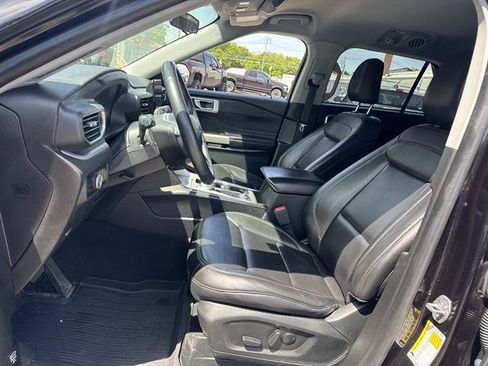 Used 2023 Ford Explorer XLT w/ Equipment Group 202A AWD/4WD image 7