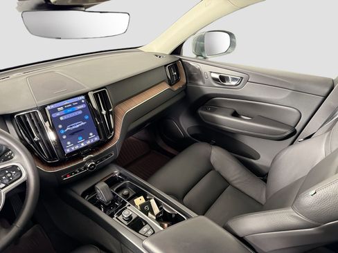 Certified 2023 Volvo XC60 B5 Plus AWD/4WD image 25