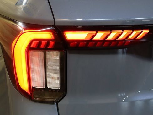 Used 2025 Ford Explorer ST-Line RWD image 18