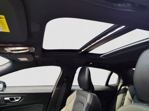 Used 2024 Volvo S60 B5 Plus image 13