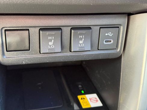 Used 2023 Toyota Corolla Cross XLE image 22