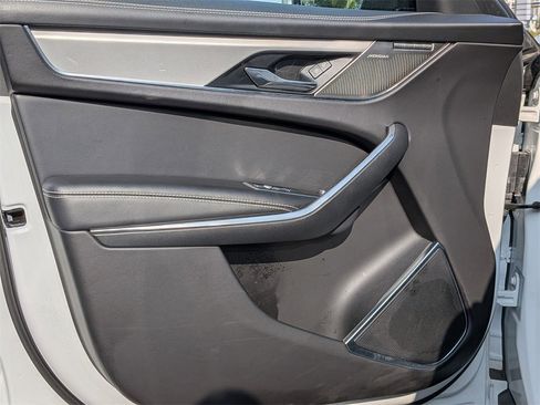 Used 2024 Jaguar F-PACE R-Dynamic S image 11