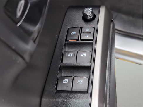 Used 2023 Toyota Tacoma SR5 AWD/4WD image 16
