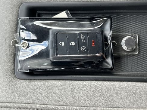 Used 2019 Chevrolet Silverado 1500 LTZ AWD/4WD image 33