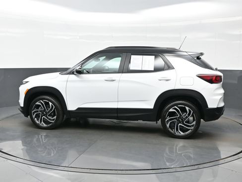 Used 2024 Chevrolet TrailBlazer RS w/ Convenience Package AWD/4WD image 3