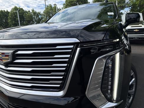 Used 2025 Cadillac Escalade Premium Luxury Platinum image 6