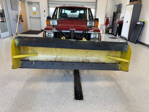 Used 1987 Jeep Cherokee 4WD 4-Door image 2