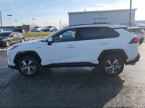 Used 2023 Toyota RAV4 SE image 5