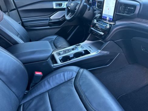 Certified 2023 Ford Explorer Platinum w/ Technology Package image 17