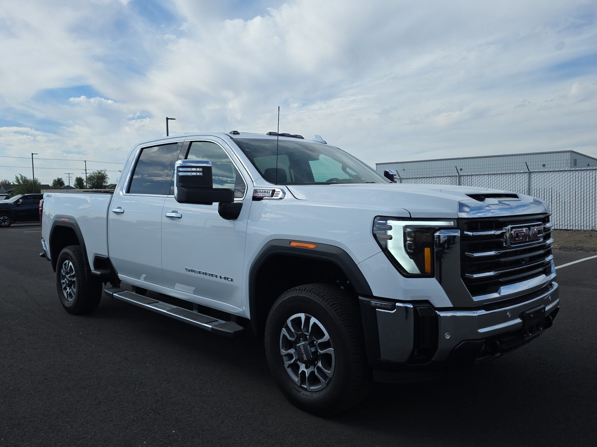 Used 2025 GMC Sierra 3500 SLT w/ SLT Premium Package AWD/4WD image 1