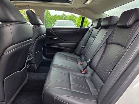 Used 2022 Lexus ES 350 Ultra Luxury w/ Accessory Package 2 FWD image 13