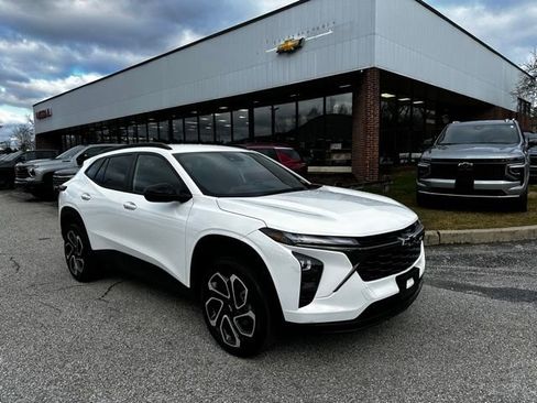 Used 2024 Chevrolet Trax RS w/ Driver Confidence Package image 1