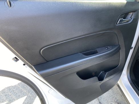 Used 2017 Chevrolet Equinox LT FWD image 14