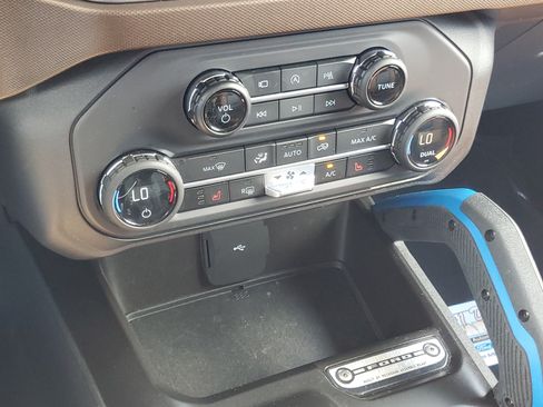 Used 2023 Ford Bronco Outer Banks AWD/4WD image 18