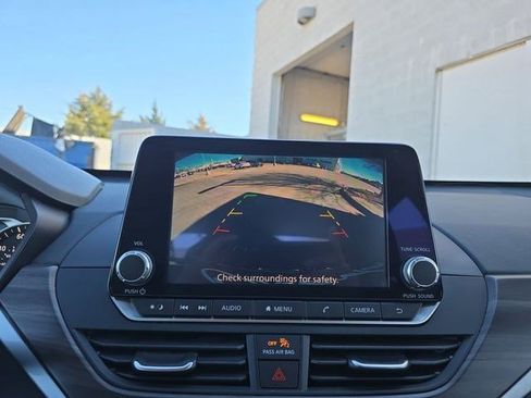 Used 2024 Nissan Altima 2.5 SV image 9