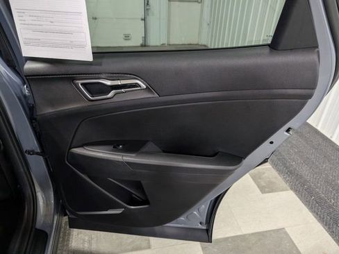 Used 2025 Kia Sportage LX image 23