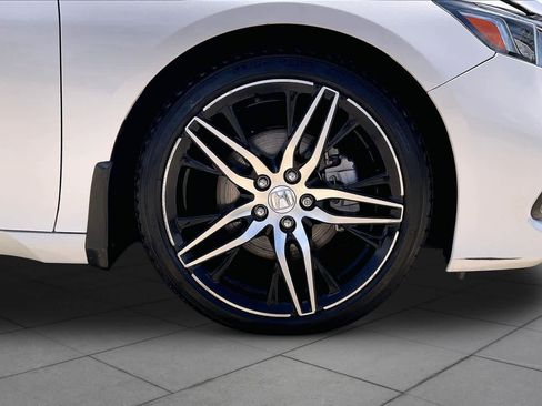 Used 2021 Honda Accord Touring image 12