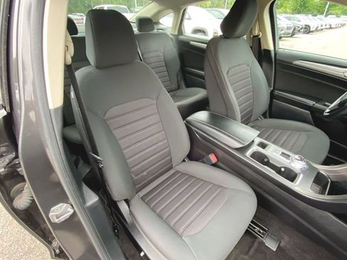 Used 2020 Ford Fusion SE AWD/4WD image 27