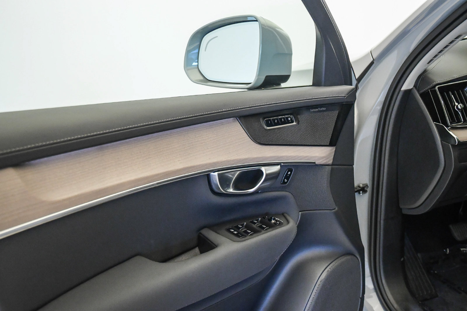 Certified 2026 Volvo XC90 B6 Plus AWD/4WD image 27