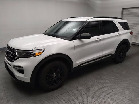 Used 2021 Ford Explorer XLT w/ Equipment Group 202A AWD/4WD image 2