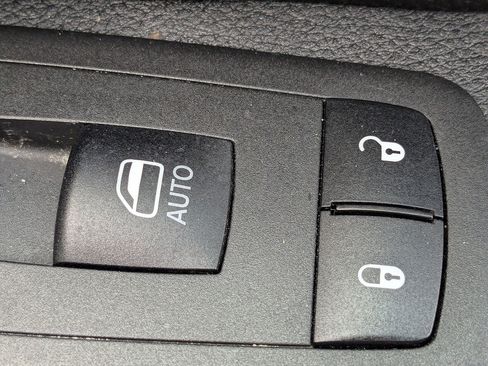 Used 2024 RAM 1500 Warlock RWD image 30