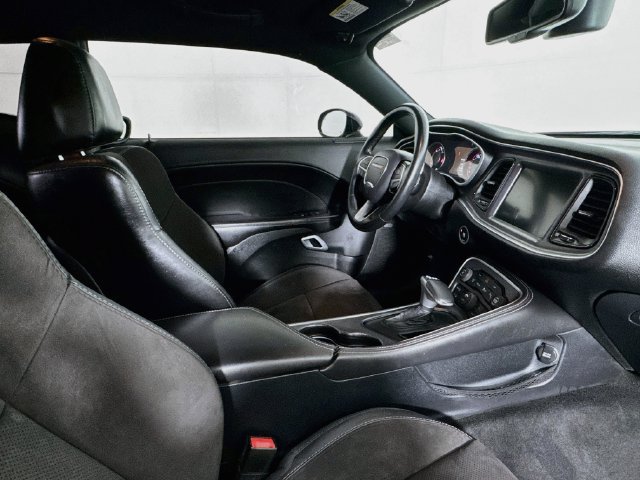 Used 2016 Dodge Challenger R/T Scat Pack w/ Leather Interior Group RWD image 22