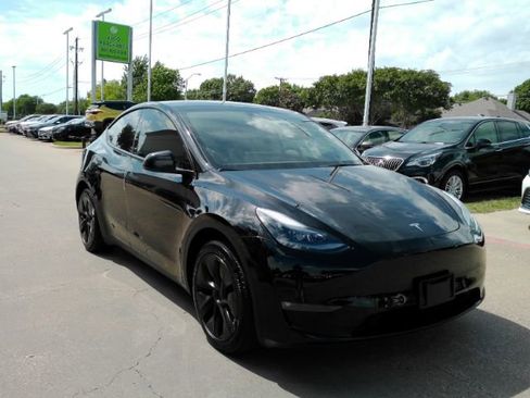 Used 2025 Tesla Model Y Long Range AWD/4WD image 4