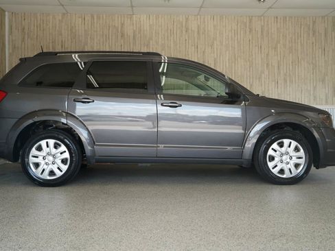 Used 2019 Dodge Journey SE FWD image 6