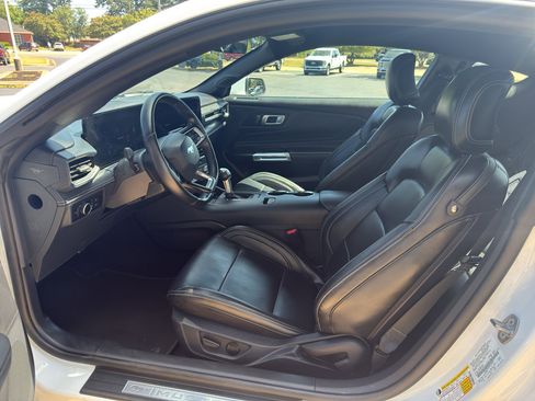 Used 2024 Ford Mustang Premium image 9