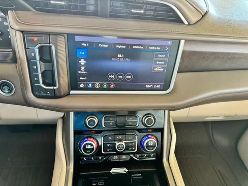 Used 2021 GMC Yukon XL Denali w/ LPO, Illumination Package AWD/4WD image 15