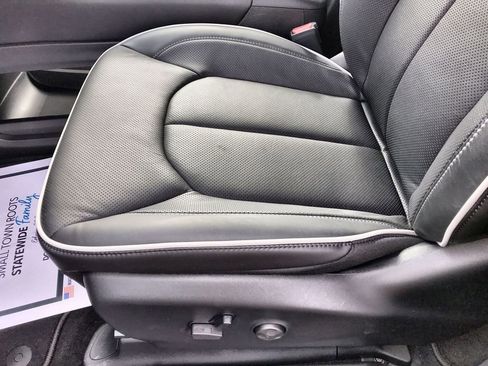 New 2026 Chrysler Pacifica Limited w/ Uconnect Theater Family Group image 12