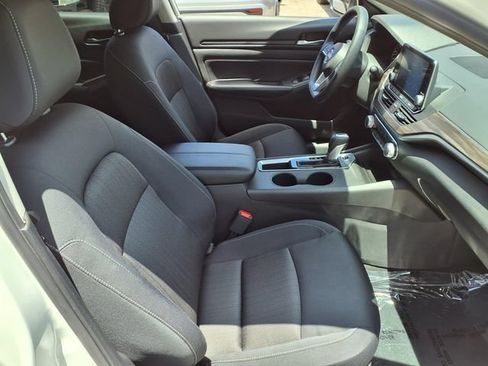 Used 2025 Nissan Altima 2.5 SV FWD image 24