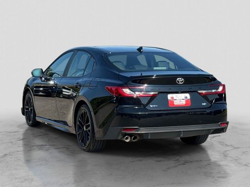 Used 2025 Toyota Camry SE FWD image 7