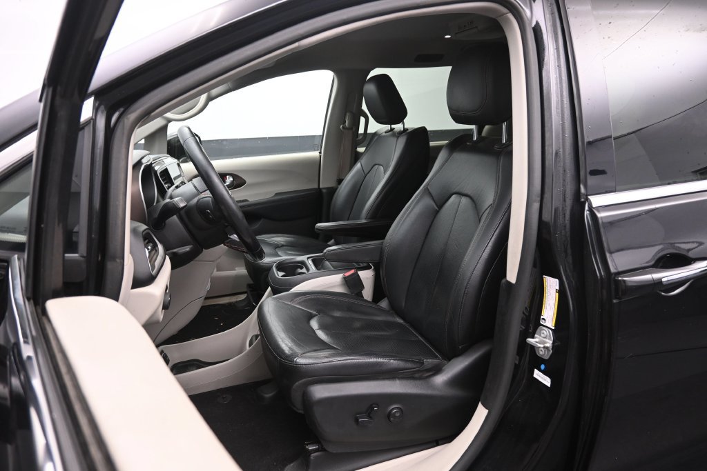Used 2019 Chrysler Pacifica Touring-L w/ Advanced Safetytec Group FWD image 21