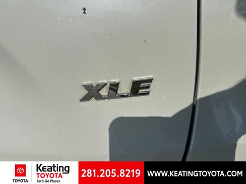 Used 2021 Toyota RAV4 XLE Premium FWD image 10