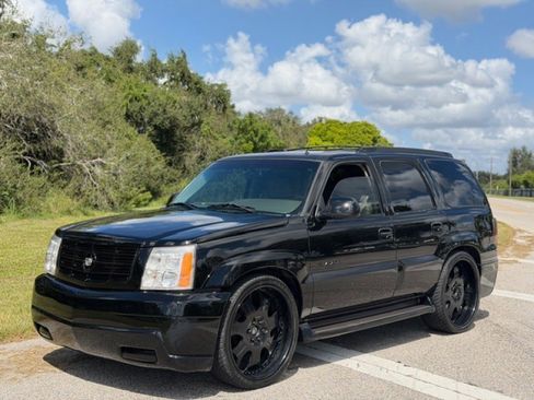 Used 2002 Cadillac Escalade AWD image 1