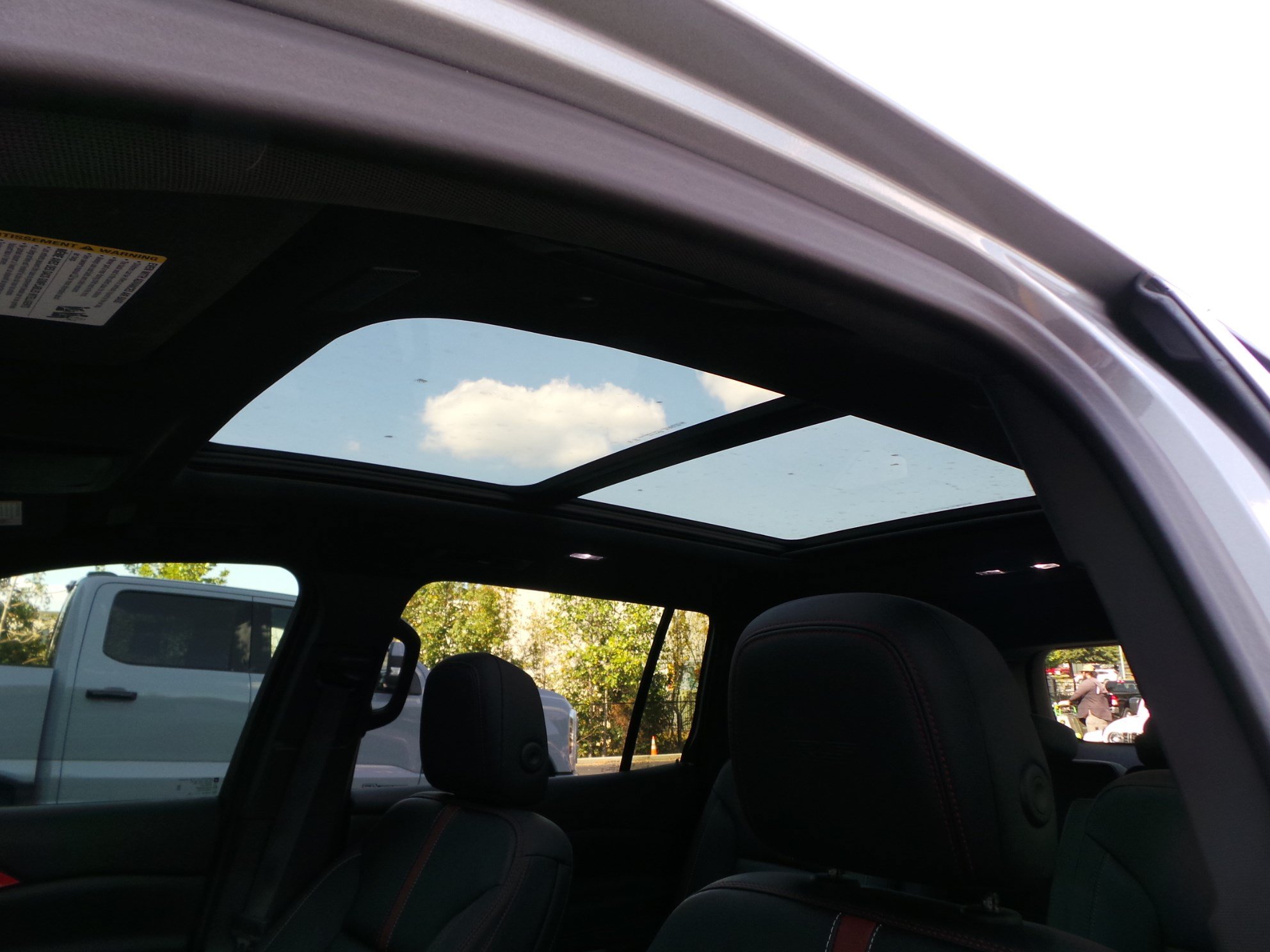 Used 2025 Chevrolet Traverse RS FWD image 7