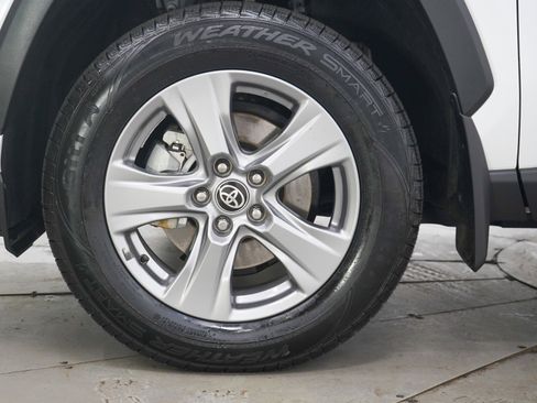 Used 2025 Toyota RAV4 XLE AWD/4WD image 28