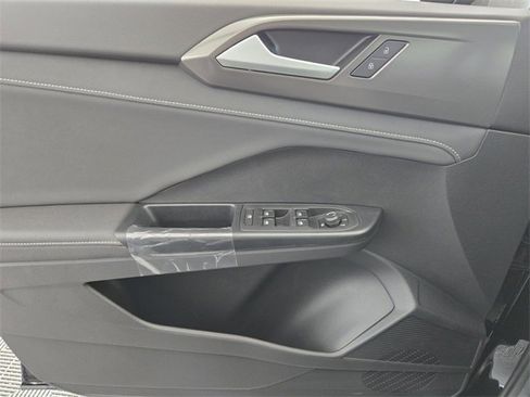 New 2026 Volkswagen Taos SE image 27