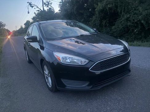 Used 2017 Ford Focus SE w/ Cold Weather Package FWD image 2