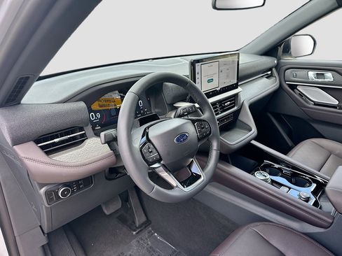 New 2026 Ford Explorer Platinum RWD image 6