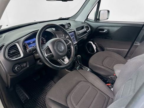 Used 2021 Jeep Renegade Latitude w/ Luxury Group I image 9