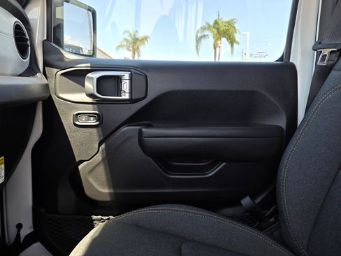 New 2025 Jeep Gladiator Sport image 11