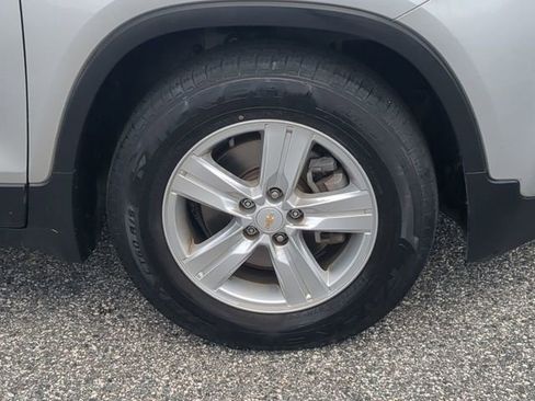 Used 2021 Chevrolet Trax LT w/ LT Convenience Package image 11